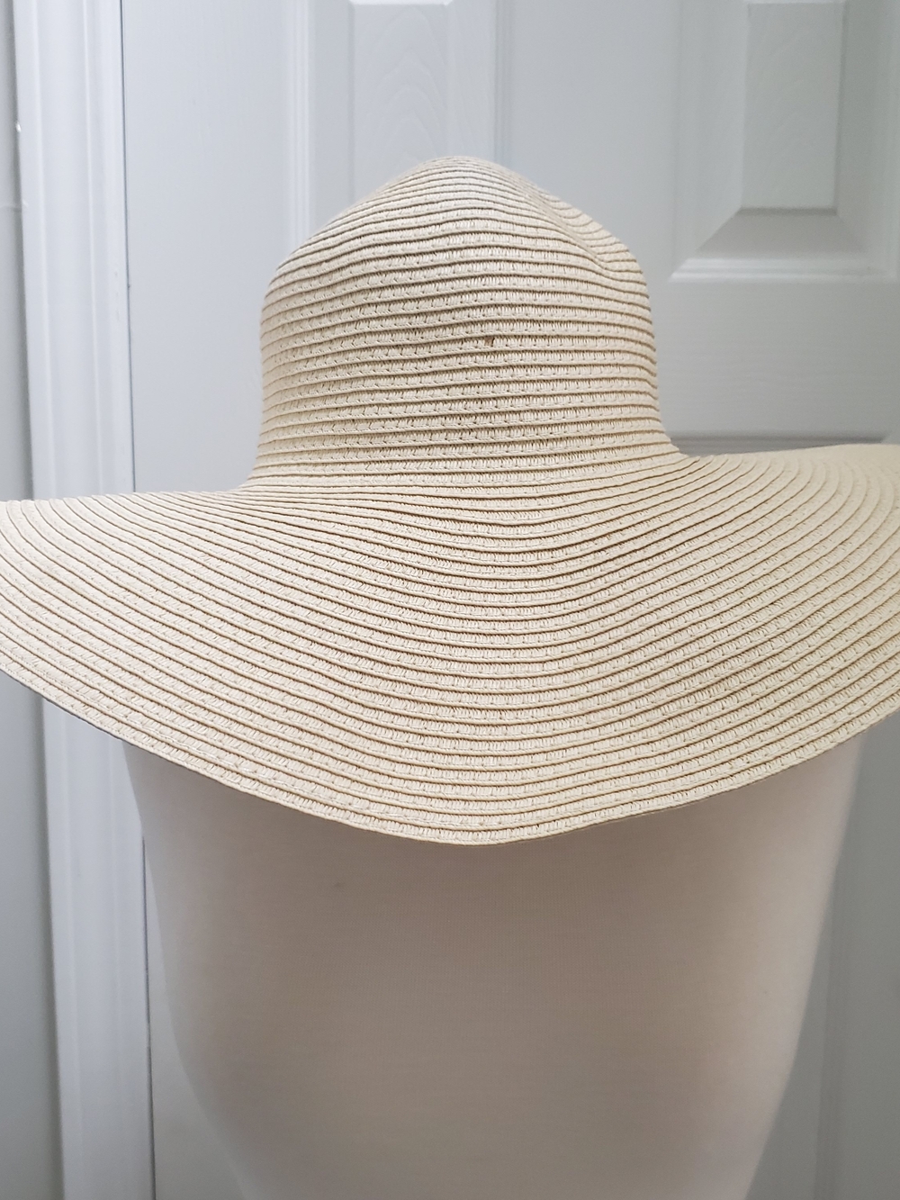 NEW YORK & COMPANY PACKABLE WIDE BRIM HAT